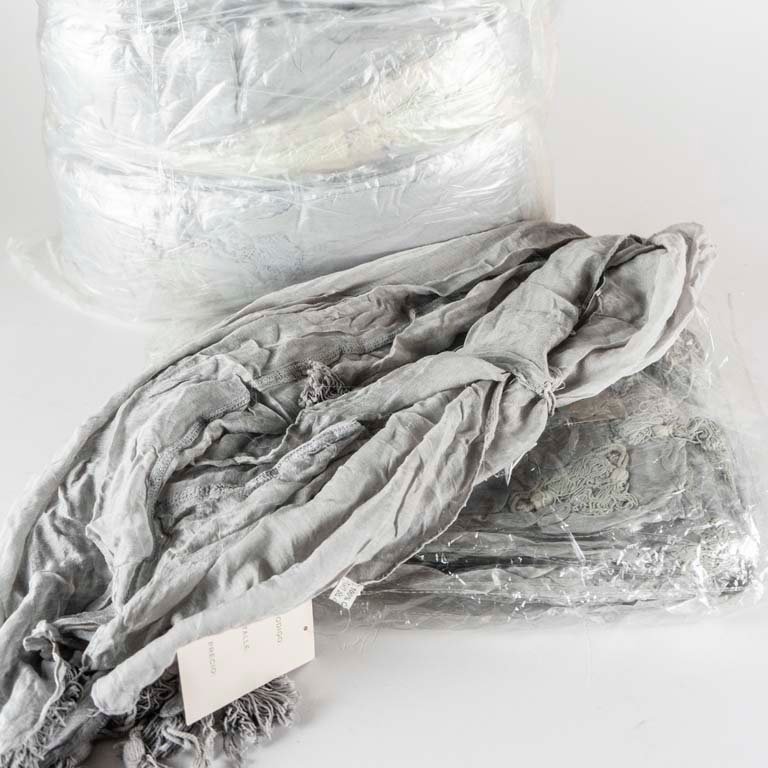 Pañuelos de lana en lote con detalles - imagen 2