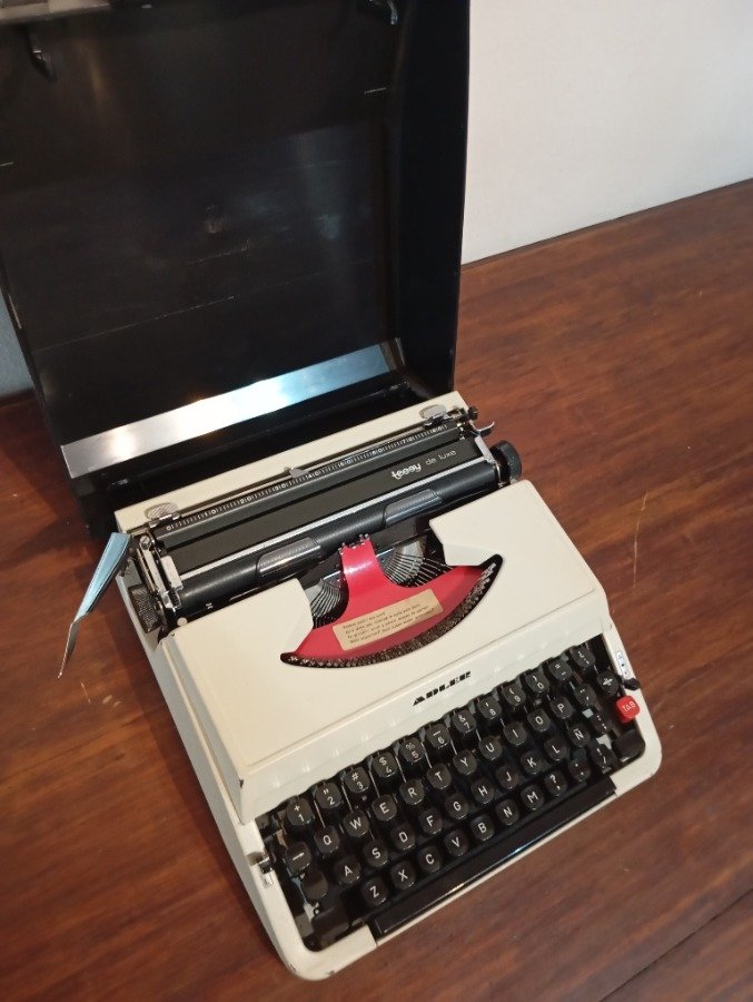 Maquina de escribir ADLER en excelente estado - imagen 4