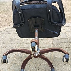 Dos Sillas de Oficina y Taburete con Detalles – Se Vende a la Vista - imagen 8