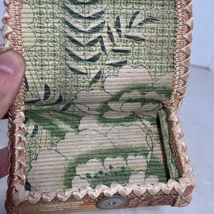 Lote de Adornos y Cajas Antiguas: Bicicletas de Hierro, Ceniceros y Estuches Decorativos - imagen 4