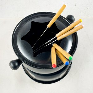 Set de Fondue Negro de Chapa con 4 Pinchos - imagen 2