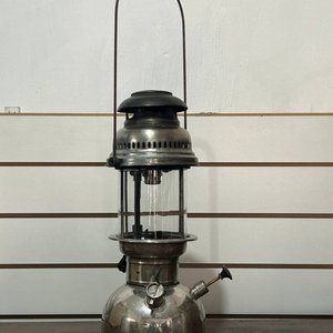 Lote siguiente: Farol Alemán Tipo Primus a Queroseno con Vidrio y Manómetro