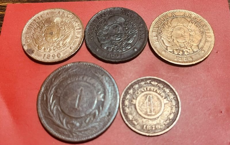 Lote de 5 Monedas Antiguas de Argentina, Uruguay y Paraguay (Siglo XIX)