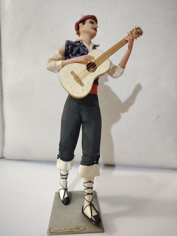 Lote anterior: Muñeco Vintage Joven Aragonés con Guitarra en Mano