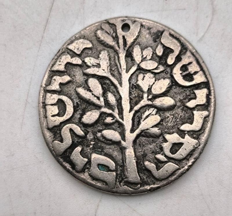 Moneda de plata con candelero y escala - imagen 2
