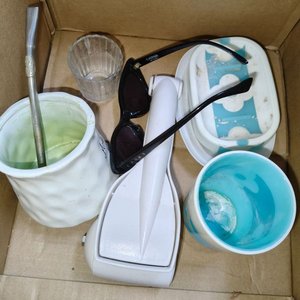 Lote Variado: Jarra Naranja, Vasos de Vidrio, Gafas de Sol y Más - imagen 3