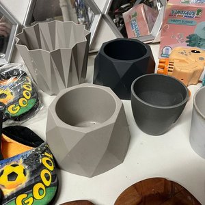 Lote Variado: Espejos, Macetas, Pantuflas, Ceniceros y Burbujero - imagen 3