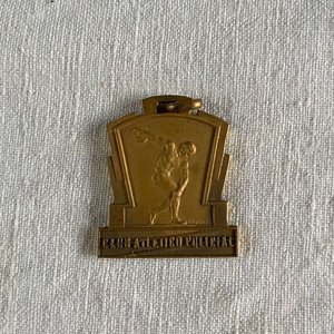 Medalla Club Atlético Policial "Recuerdo de la 1ra Vuelta Ciclista del Uruguay 1939" Firmada Tammaro - imagen 5