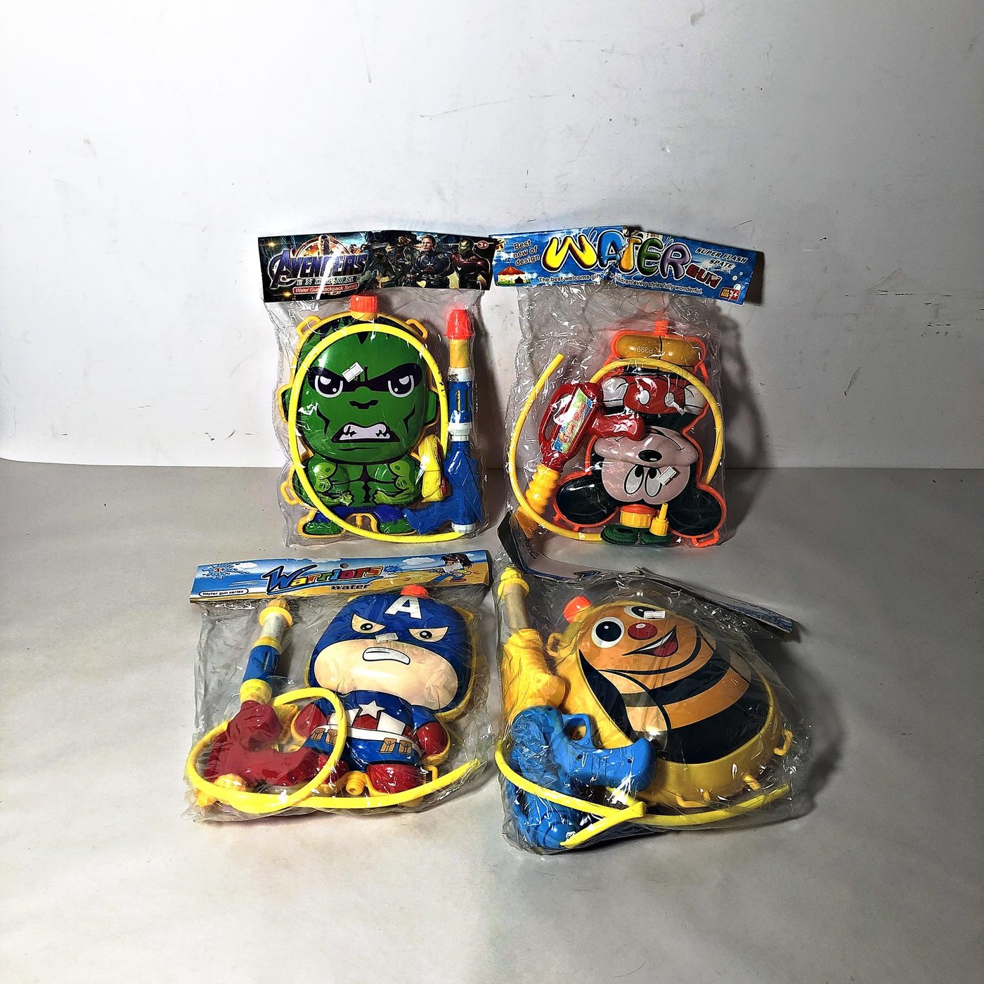 Set de 4 Mochilas con Pistolas de Agua de Personajes Infantiles