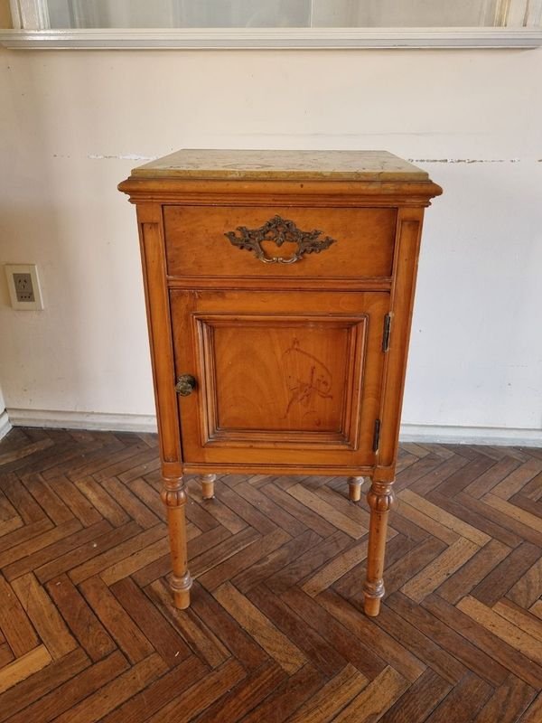 Mesa de Luz Luis XVI Antigua en Madera con Tapa de Mármol y Cajón