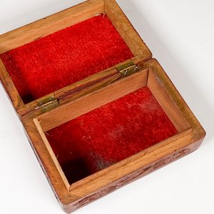 Caja de Madera Tallada con Detalles Florales - imagen 5