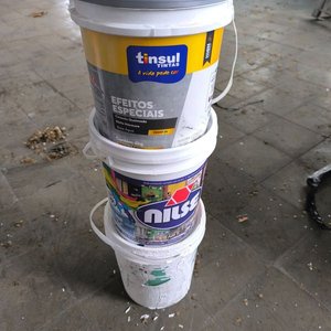 Lote siguiente: Tres Baldes de Pintura y Revestimiento Tinsul y Nilse
