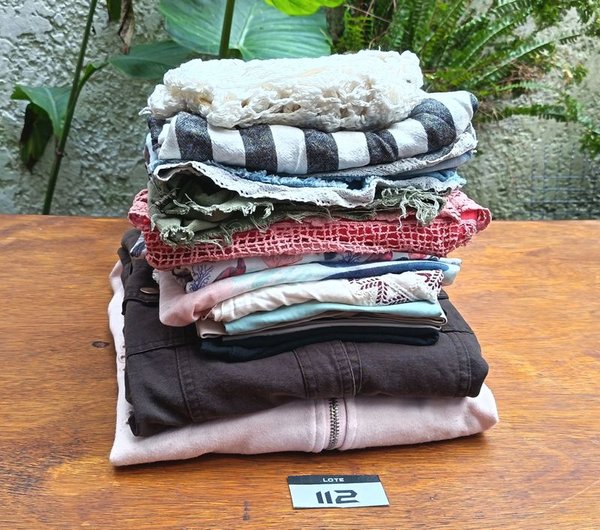 Lote de Ropa Femenina: Chaqueta, Musculosas, Canguro, Short y Más