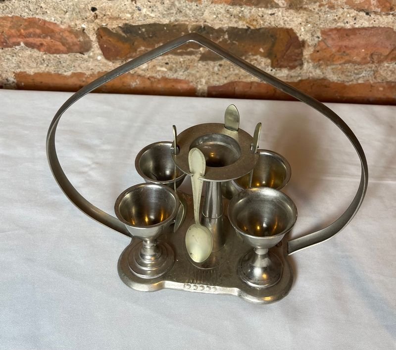 Huevera de Platina con Soporte y 4 Compoteras con Cucharitas