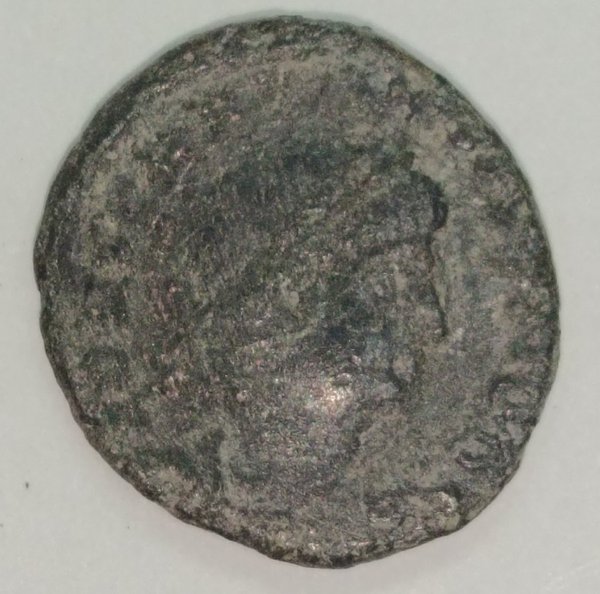 Moneda Romana Antigua con Desgaste