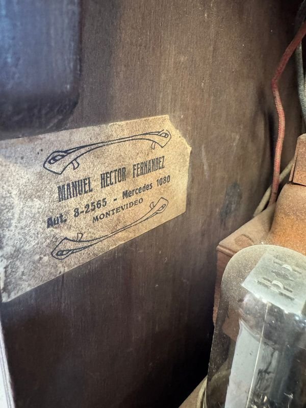 Radio de Valvula Antiguo con Caso de Madera - imagen 6