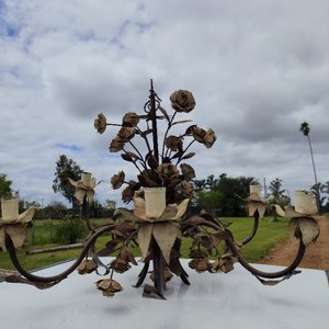 Araña Moderna Estilo Floral en Metal y Chapa - imagen 3