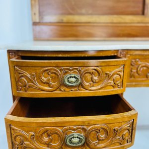 Conjunto de Muebles de Cedro con Tapa de Mármol: Dressoire y Dos Mesas de Luz - imagen 4
