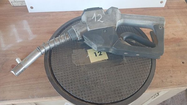 Tapa de combustible antigua para coches - imagen 2
