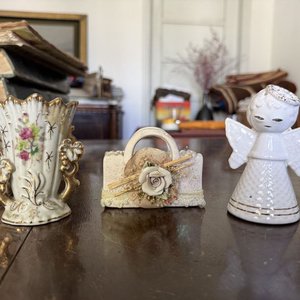 Lote anterior: Lote de 3 Artículos Decorativos de Porcelana: Ángel, Canasta y Florero