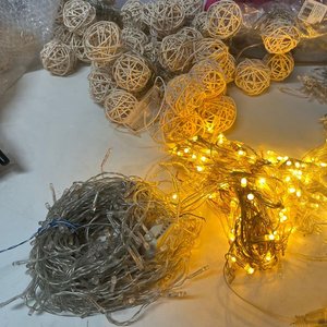 Lote de Luces Decorativas Varias: Bolas de Ratán y Guirnaldas LED - imagen 4