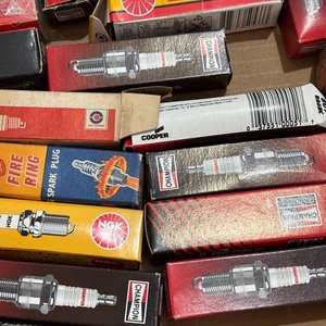 Lote de Bujías y Cables de Encendido Varios - imagen 6