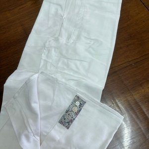 Camisa Blanca Talle M con Detalles Florales - imagen 3