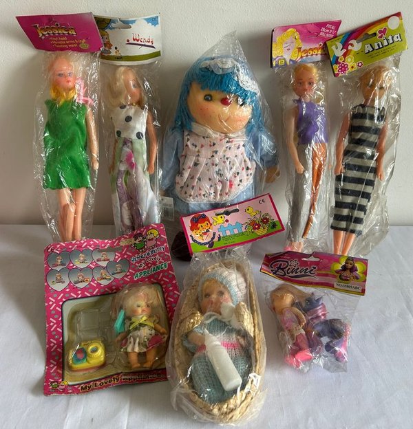 Lote de Muñecas Clásicas y Accesorios - imagen 1