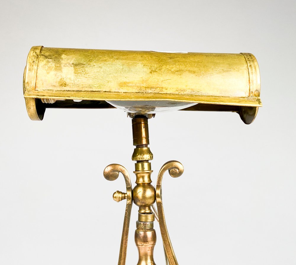 Lámpara de bronce para escritorio con pantalla - imagen 3