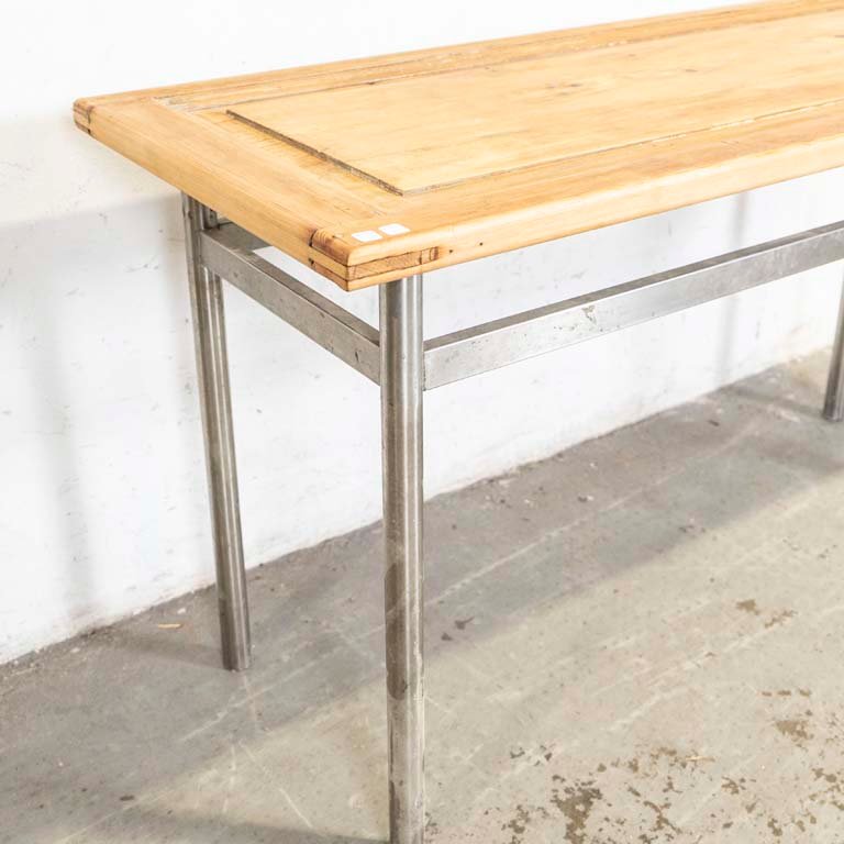 Mesa de madera con base metálica inoxidable - imagen 3