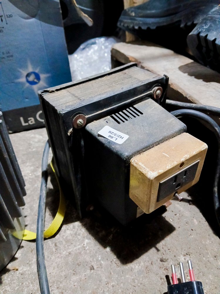 Transformador de Voltaje 220/110 - imagen 3