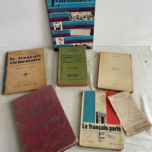 Lote siguiente: Lote de Libros Antiguos y Revistas en Francés
