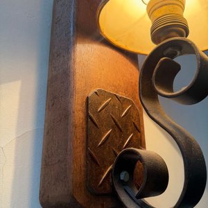 Lámpara de Pared Rústica en Madera y Hierro Forjado - imagen 4