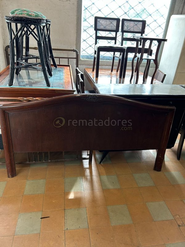 Respaldo de Cama Antiguo de Madera Oscura