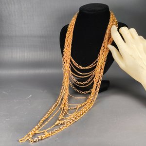 Collar Dorado Multicapa con Diseños Variados de Cadenas - imagen 6