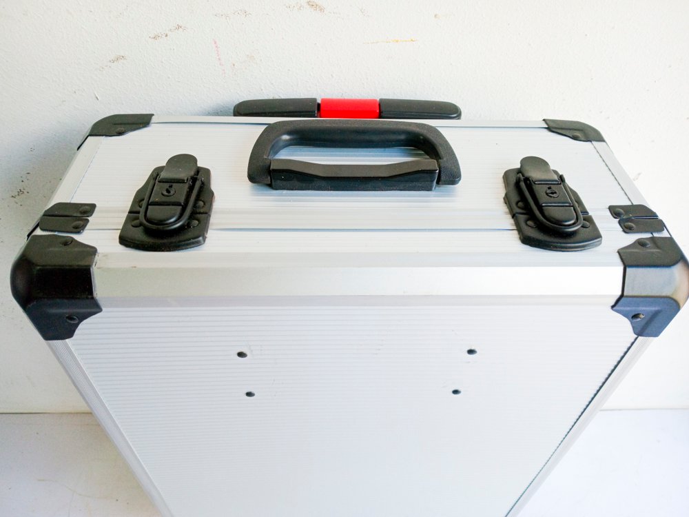 Valija de aluminio con llave - imagen 2