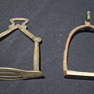 Lote siguiente: Par de Estribos de Bronce para Jinete