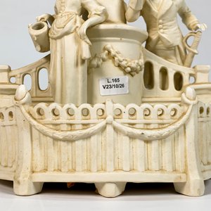 Jardinera de Porcelana Biscuit Estilo Clásico con Figuras - imagen 3