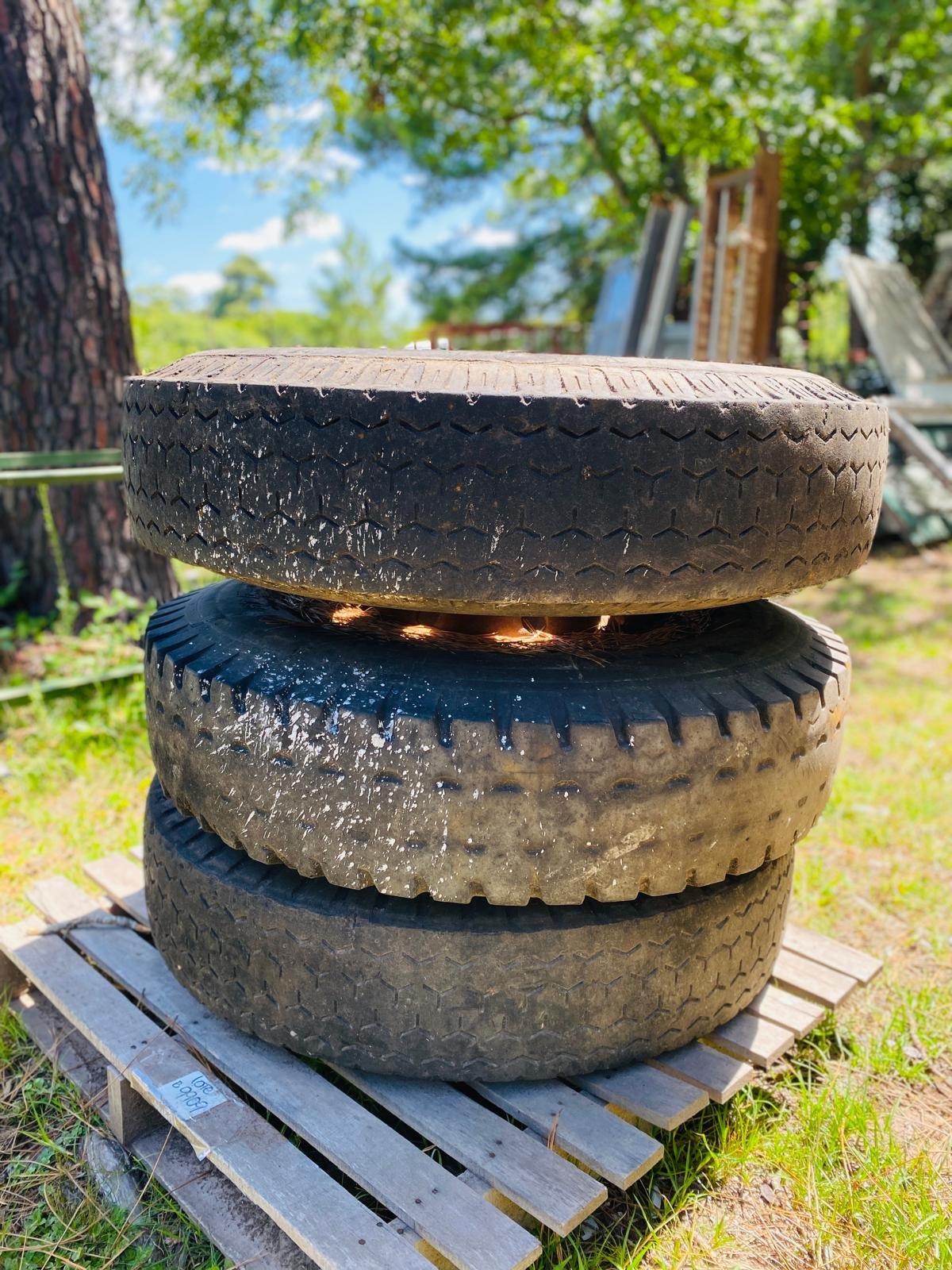 Item lote-x3-ruedas-de-camion-r-250 - Image 0