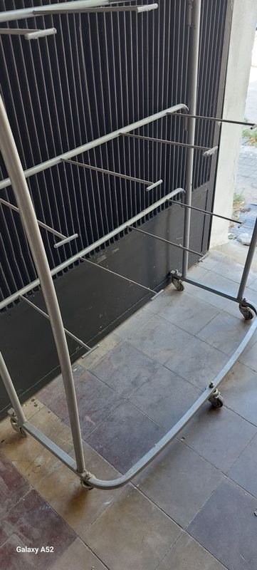 Excibidor en hierro: Accesorio de almacenamiento metálico - imagen 5