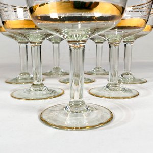 Juego de 8 Copas de Vidrio Talladas con Borde Dorado - imagen 2