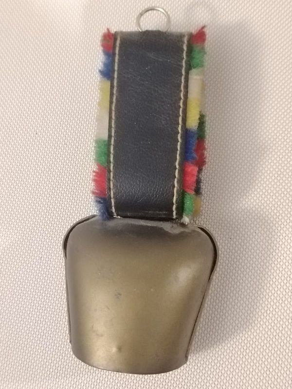 Cencerro Suizo con Aplique de Vaca - Accesorio Decorativo - imagen 4