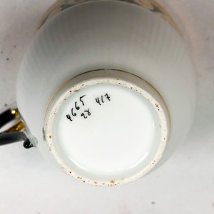 Juego de 19 Tazas de Porcelana con Dorado y Platitos - imagen 4