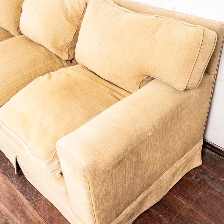 Sofá de tres cuerpos tapizado en pana beige - imagen 3