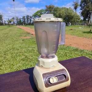 Lote siguiente: Licuadora Usada Funciona Bien