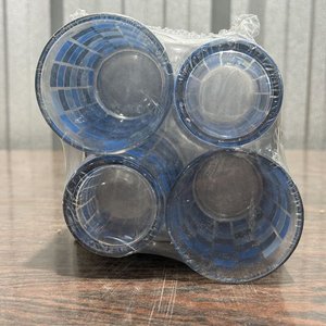 Lote siguiente: Juego de 4 Vasos de Vidrio con Diseño Cuadrado Azul