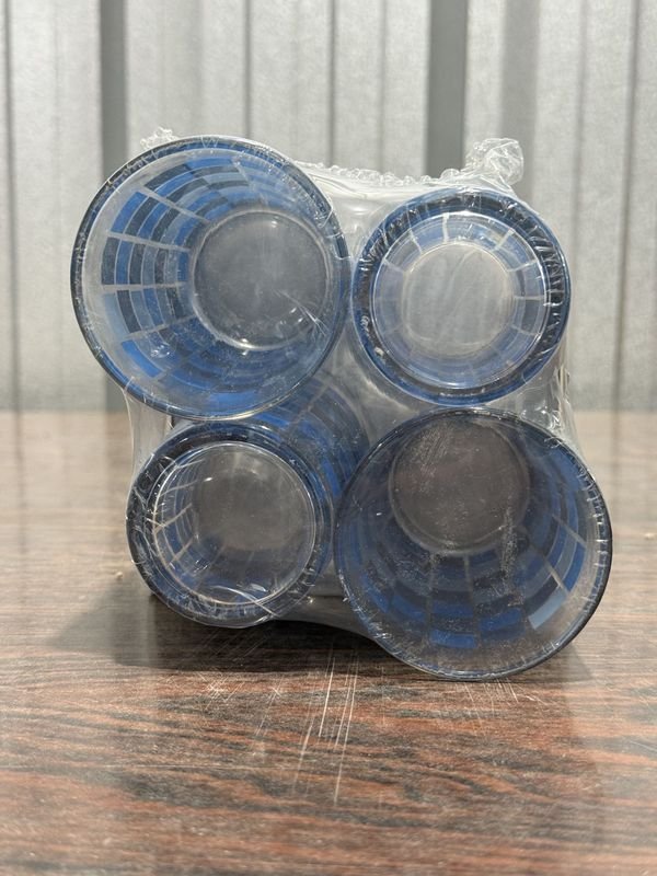 Juego de 4 Vasos de Vidrio con Diseño Cuadrado Azul
