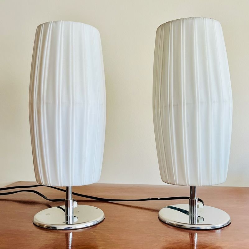 Juego de 2 Lámparas de Mesa Blancas con Base Cromada