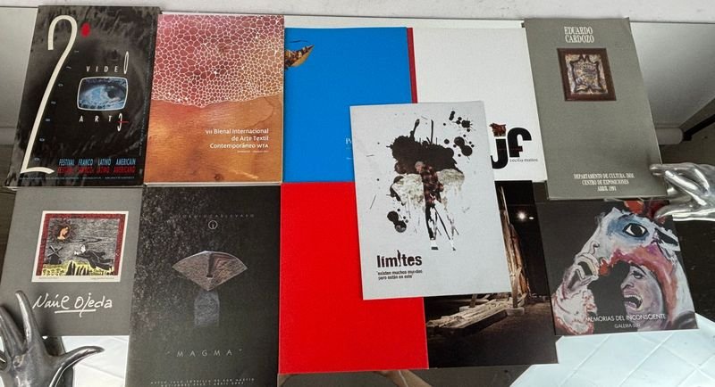 Lote siguiente: Colección de libros de arte contemporáneo, videoarte y textiles