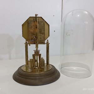 Dos Relojes Antiguos de Mesa: Madera y Cúpula de Vidrio - imagen 8